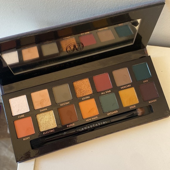 anastasia subculture eyeshadow palette 💙 - Picture 3 of 5